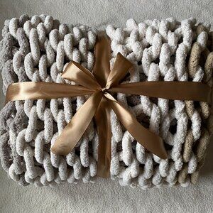 Cozy Soft Handknit Chunky Loose Throw Blanket - Neutrals